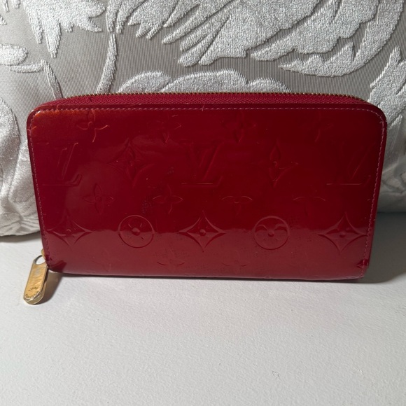 Louis Vuitton Zippy Wallet Vernis Monogram Red Patent Leather - Picture 1 of 15